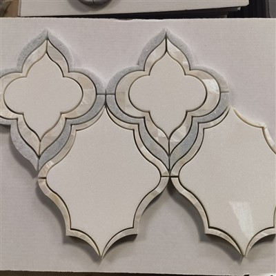 Neliönmuotoinen valkoinen marmorimosaiikki